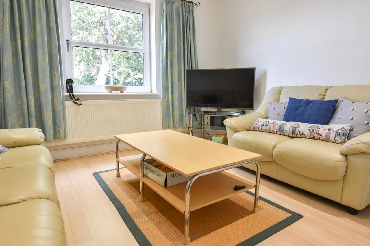 12a Solent Landing Direct Access *